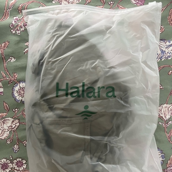 HALARA jumpsuit loose tapered NEW with tags size small - Picture 3 of 3